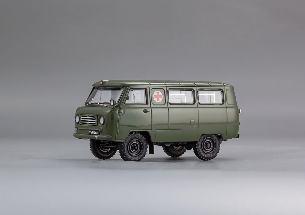 DIP MODELS 1:43 Советский автомобиль тип 450A «Медицинская Помощь» МО СССР - 1962 г. (интерьер армейский - 4 но 145025
