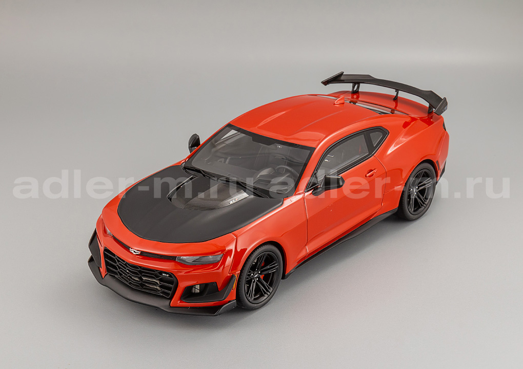 GT SPIRIT 1:18 Chevrolet Camaro ZL1 1LE (red) GT241