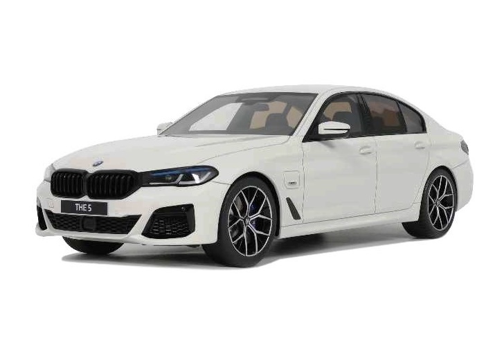 GT SPIRIT 1:18 BMW 545e X Drive Saloon M Sport - 2023 (white) GT496