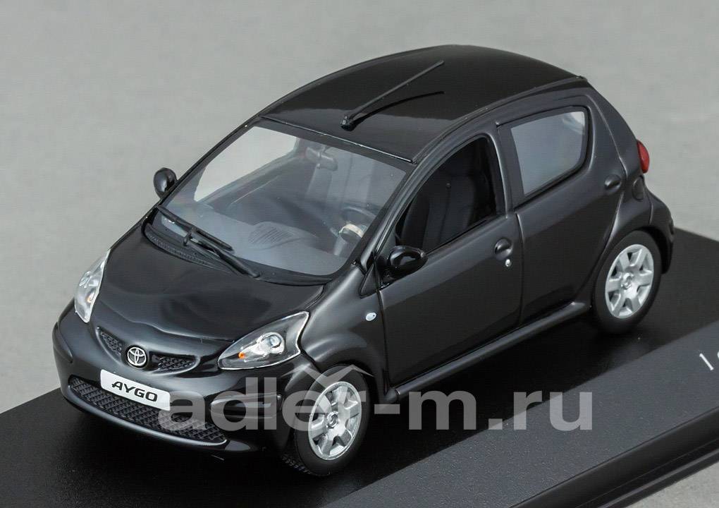 MINICHAMPS 1:43 Toyota Aygo 2005 (black) 400166401