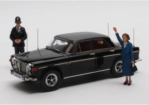 MATRIX 1:43 Rover 3.5 Litre P5b Saloon с фигурками Маргарет Тэтчер и полицейского - 1972 (black) MX41706-112