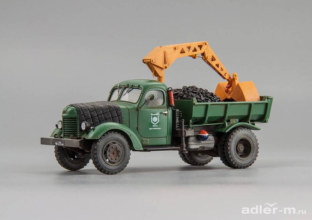 САРЛАБ 1:43 Московский автомобиль MMЗ-585 самосвал с гидрокраном ЛЗАП-40, уголь в кузове, зимний вариант (с SL-75С1