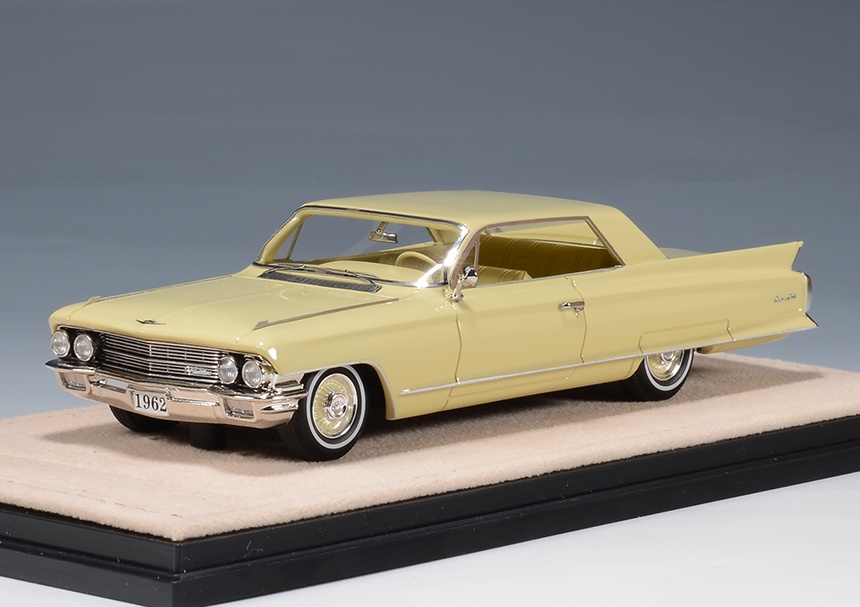 GLM + STAMP MODELS 1:43 Cadillac Coupe de Ville - 1962 (Maize) STM62603