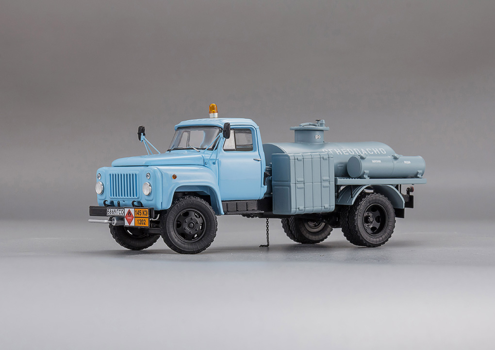 DIP MODELS 1:43 Автомобиль-заправщик «МЗ-3607» Гомельская обл. – 1990 г. 105228