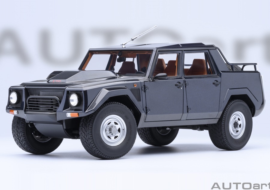 AUTOART 1:18 Lamborghini LM002 (blu acapulco metallic/metallic blue) 74552