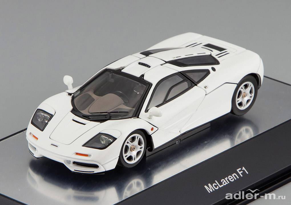 AUTOART 1:43 McLaren F1 Roadcar short tail 1994 [всё открывается] (white) 56003