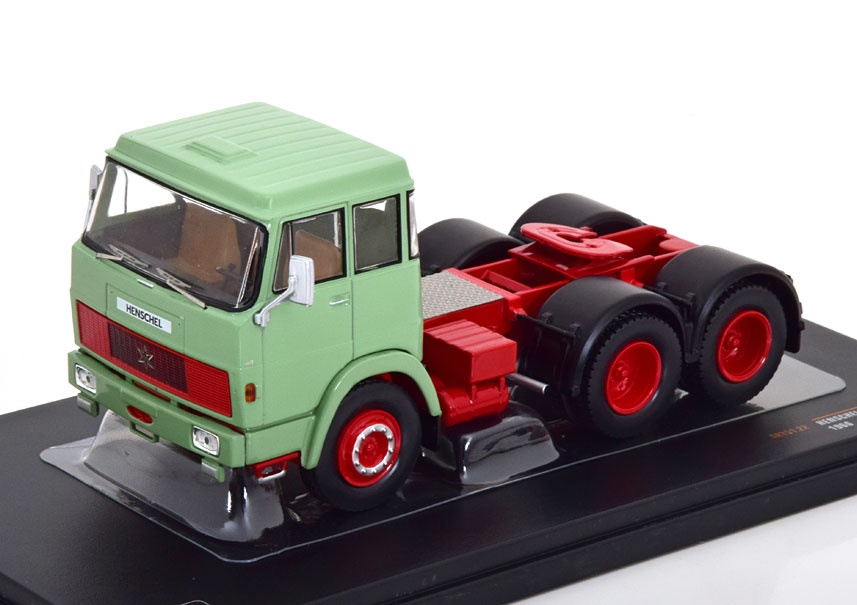 IXO 1:43 Henschel HS 19 TS - 1966 (green) TR151