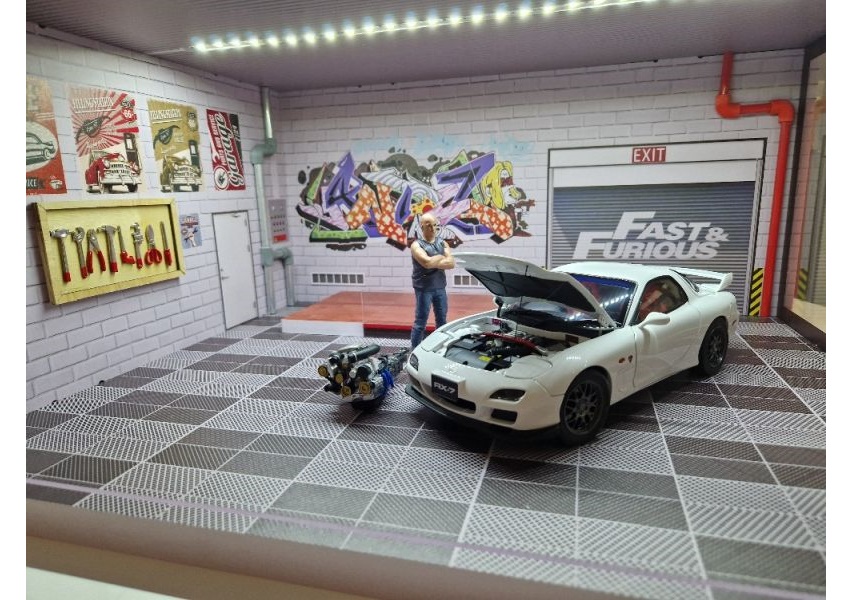 TOURING 1:18 Very realistic 3D diorama (40 depth x 50 width x 25 cm height) 10000003