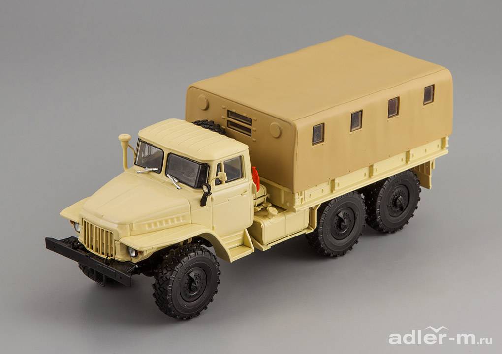 АВТОИСТОРИЯ 1:43 Миасский грузовик 375Д бортовой с тентом (бежевый) 100268.б