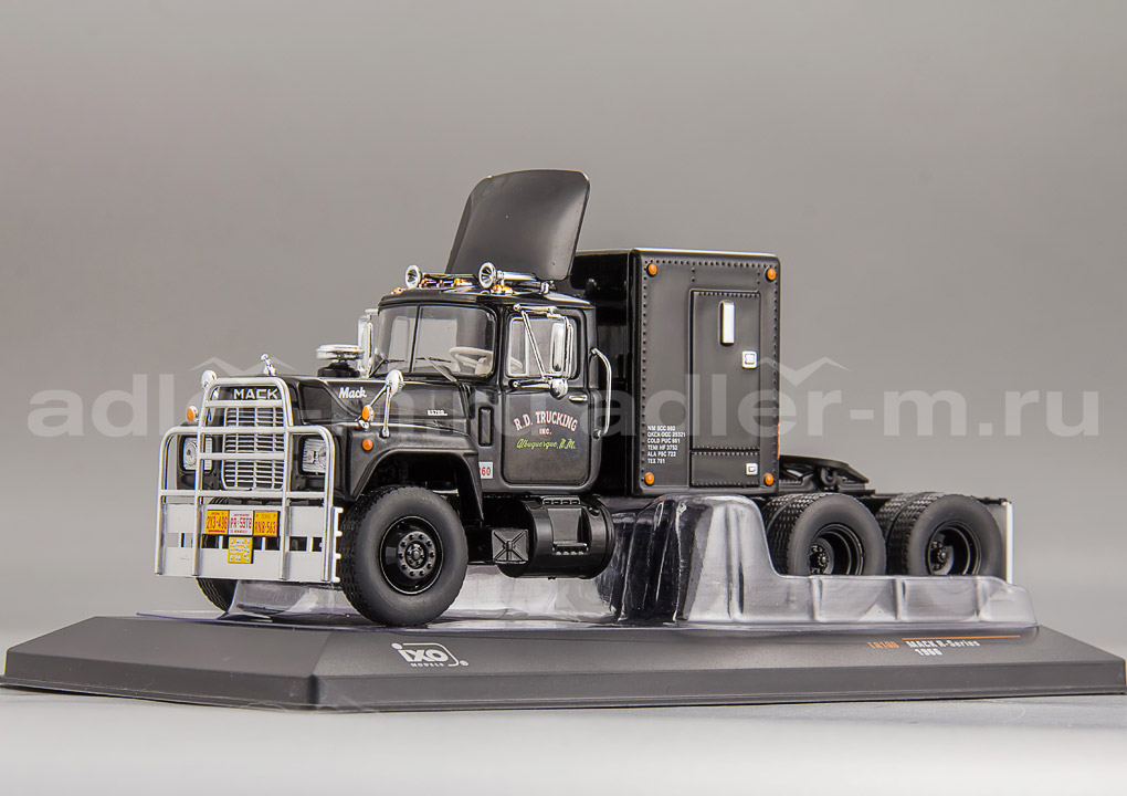 IXO 1:43 Mack R-Series - 1966 (from the movie "Convoy") (black with rear cabin) TR100