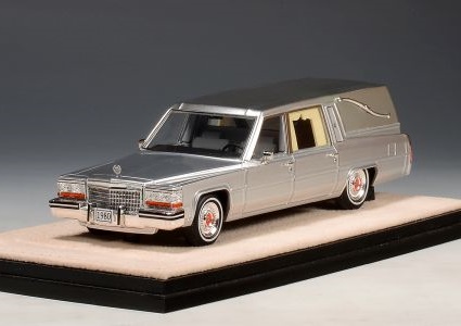 GLM + STAMP MODELS 1:43 Cadillac Superior Hearse - 1980 (silver) GLM80803