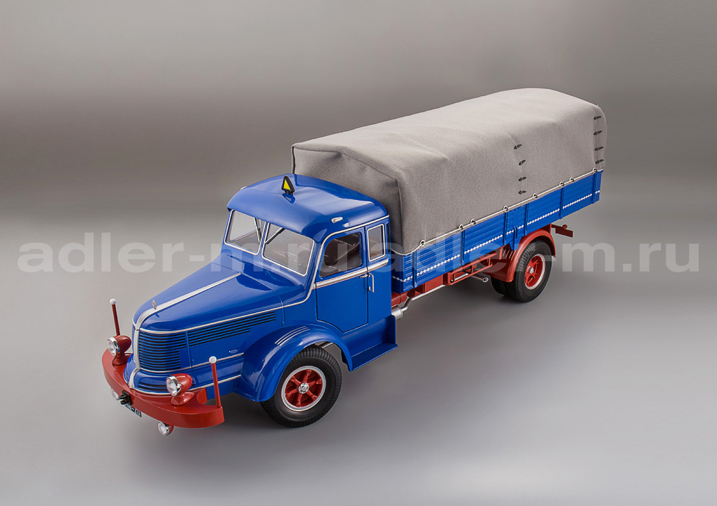 ROAD KINGS 1:18 Krupp Titan SWL 80 Canvas Top 1950-1954 (blue/red) RK180131