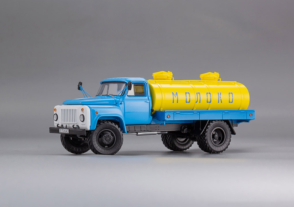 DIP MODELS 1:43 Автомобиль-цистерна АЦПТ-3,3 - 53-12 "Молоко", 1988 г. (адриатика / желтый) 105356