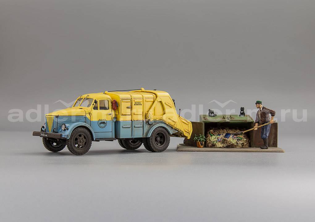 САРЛАБ 1:43 Горьковский автомобиль 51 М-93 и диорама "Уборка мусора" с котами (желтый / голубой) SL-134S3
