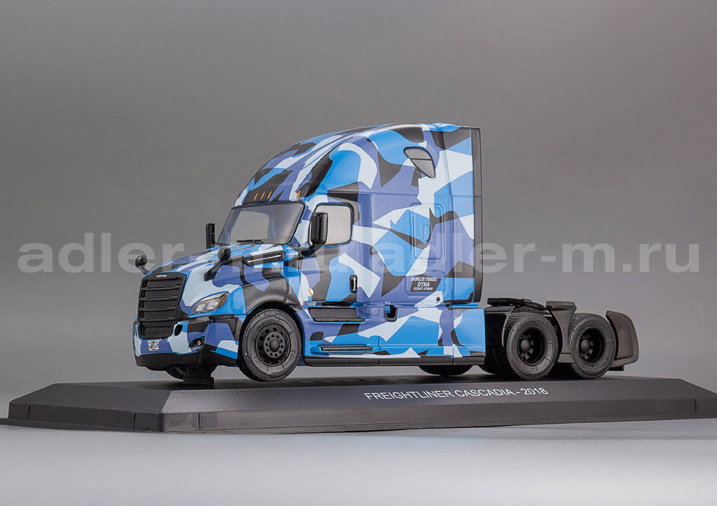 HACHETTE 1:43 Freightliner Cascadia Truck (2018) (blue/camouflage) G1470007