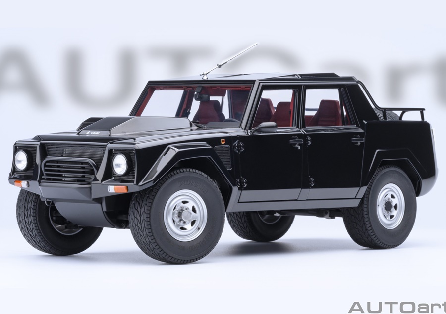 AUTOART 1:18 Lamborghini LM002 (nero tenebre/black) 74550