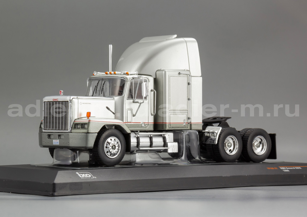 IXO 1:43 GMC General SBFA - big sleeper - 1988 (grey met) TR166