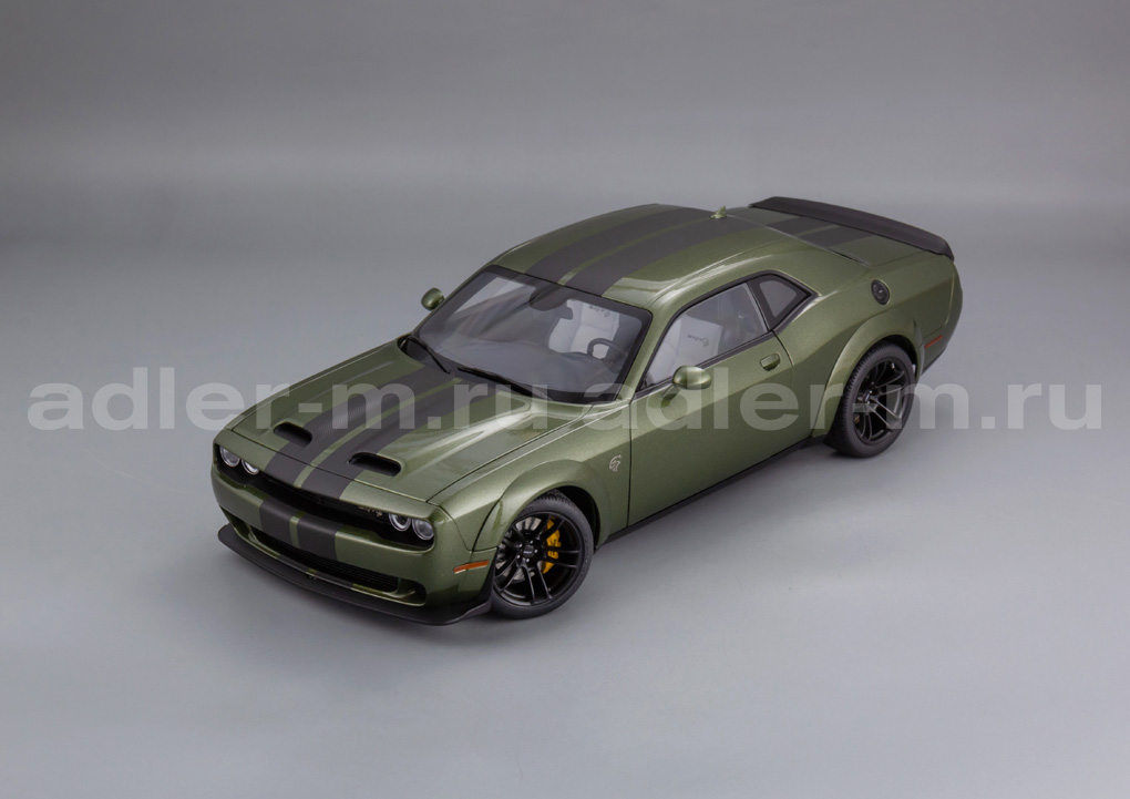 AUTOART 1:18 Dodge Challenger SRT Jailbreak - 2022 (F8 green, carbon stripes) 71761