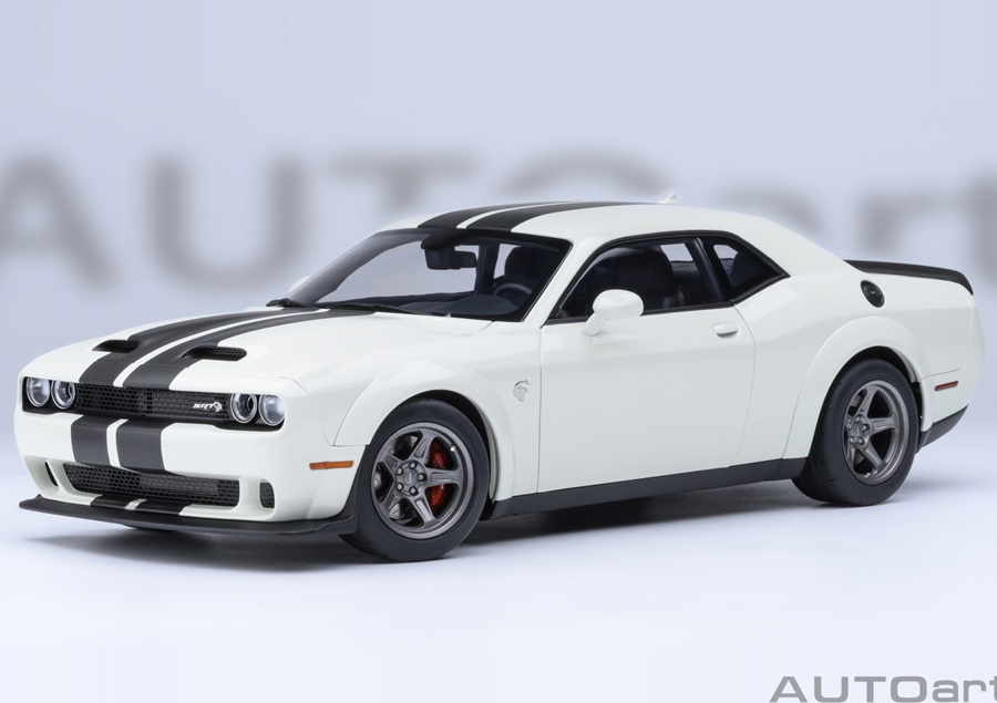 AUTOART 1:18 Dodge Challenger SRT Super Stock - 2023 (knuckle white, carbon stripes) 71766