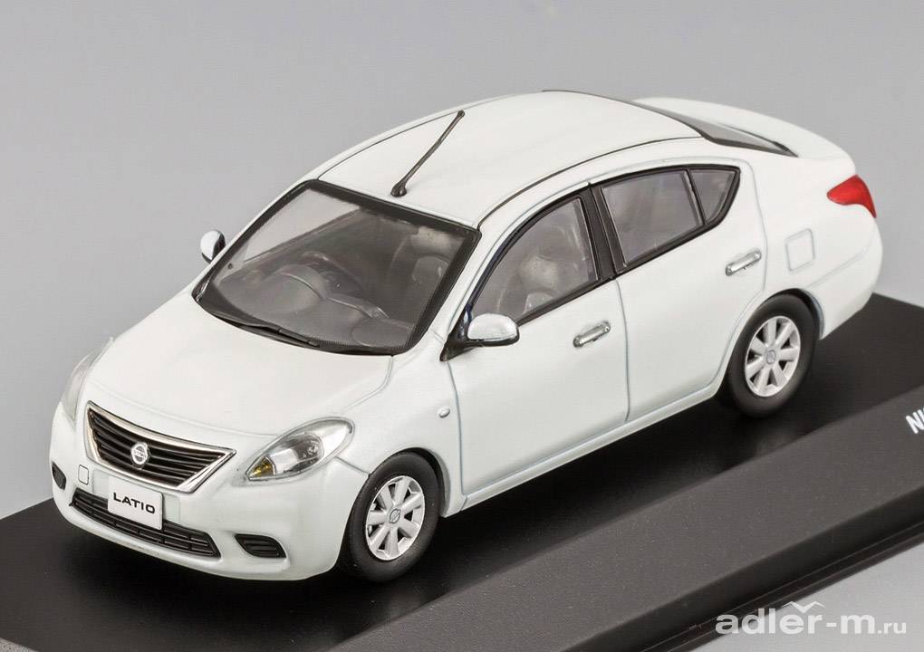 J-COLLECTION 1:43 Nissan Tiida / Latio (white pearl) JCP77002WH