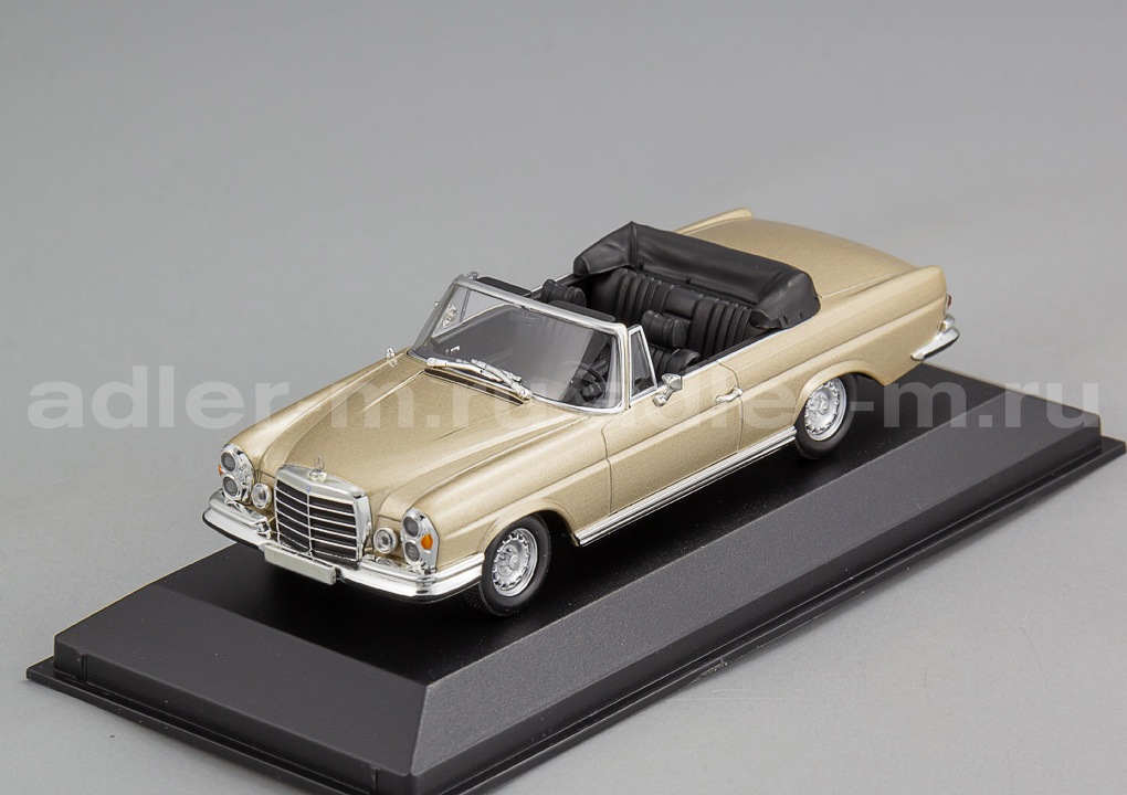 MINICHAMPS (MAXICHAMPS) 1:43 Mercedes-Benz 280 SE 3.5 Cabriolet (W111) - 1970 (gold met) 940038130
