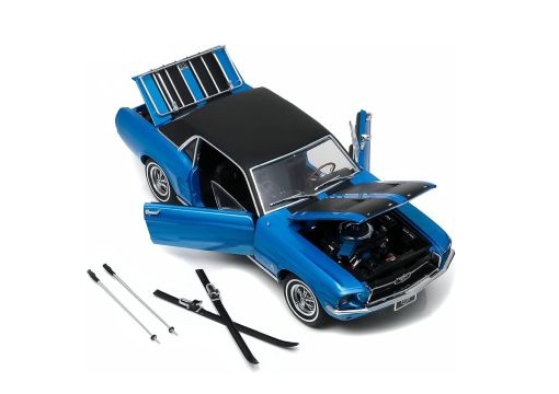 GREENLIGHT 1:18 Ford Mustang GT500 "Country Special" - 1967 (blue/black) 12965
