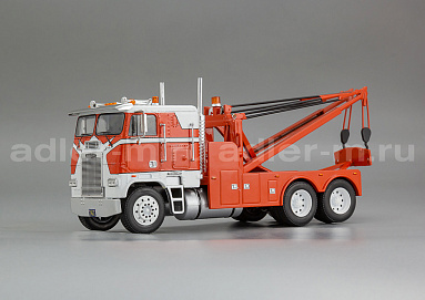 Freightliner 1:43 Freightliner FLA - Tow Truck - 1987 (red/white) U43TTR002