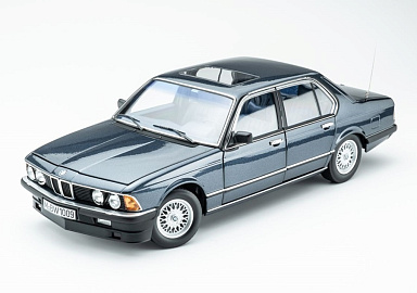 BMW 1:18 BMW 745i E23 - 1984 (arctic blue met.) 18023000