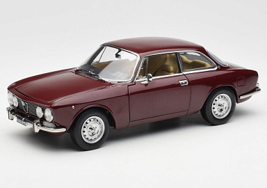 Alfa Romeo 1:18 Alfa Romeo 2000 GTV - 1973 (maroon) 187916