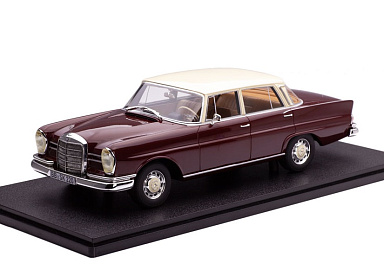 Mercedes-Benz 1:18 Mercedes-Benz 220SE W111 - 1959-1965 (red/white roof) CML151-2