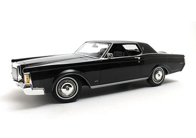 Lincoln 1:18 Lincoln Continental Mark III - 1971 (black) CML195-3