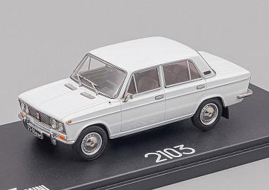 Советский автомобиль 1:43 Советский автомобиль 2103 (1973-1975) (белый) EVRM0343-05